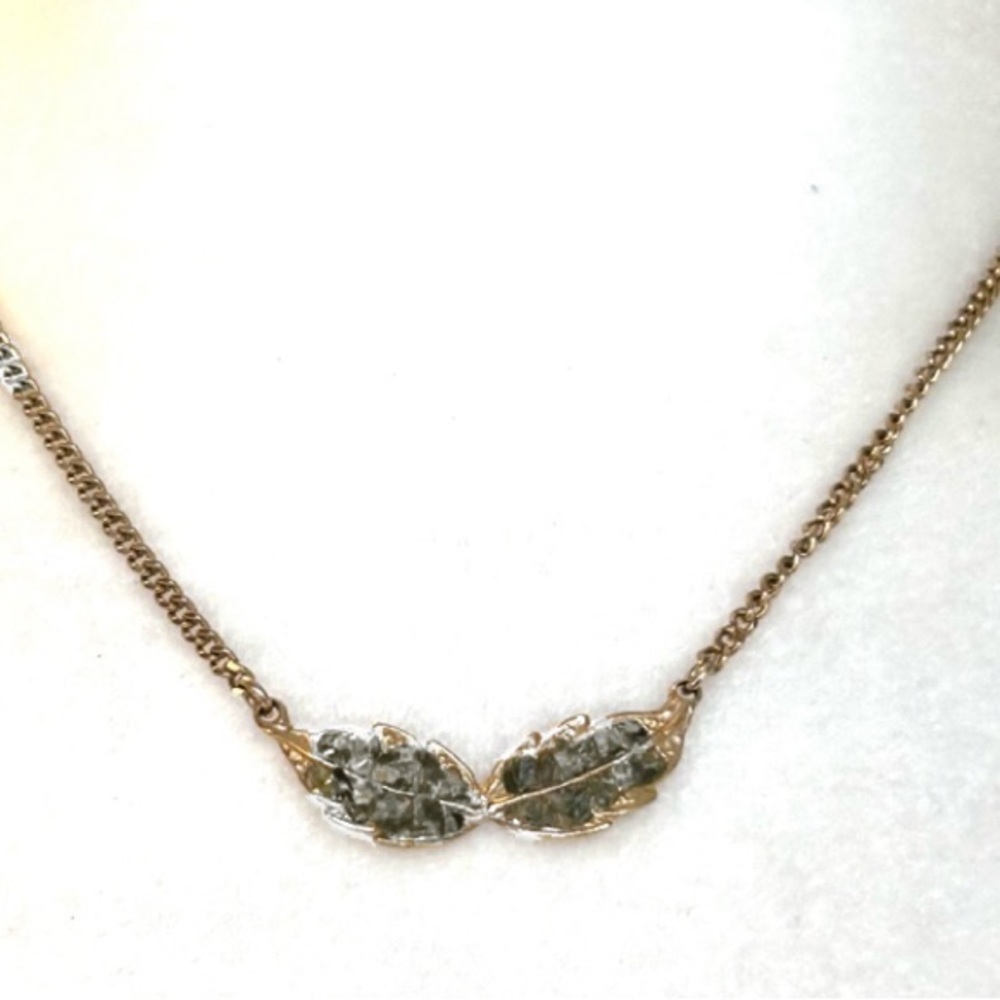 Vintage Gold Tone Leaf Jade Chip Necklace